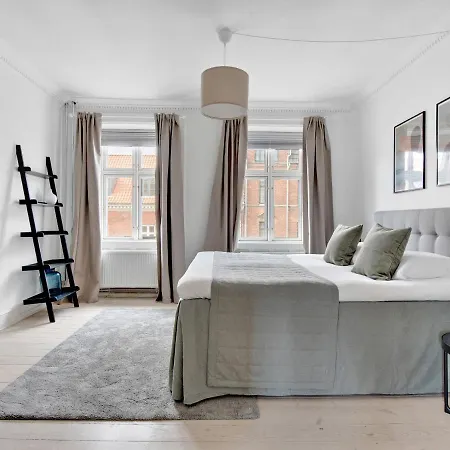 Sanders Stage - Endearing Three-bedroom Near Nyhavn * Copenhagen